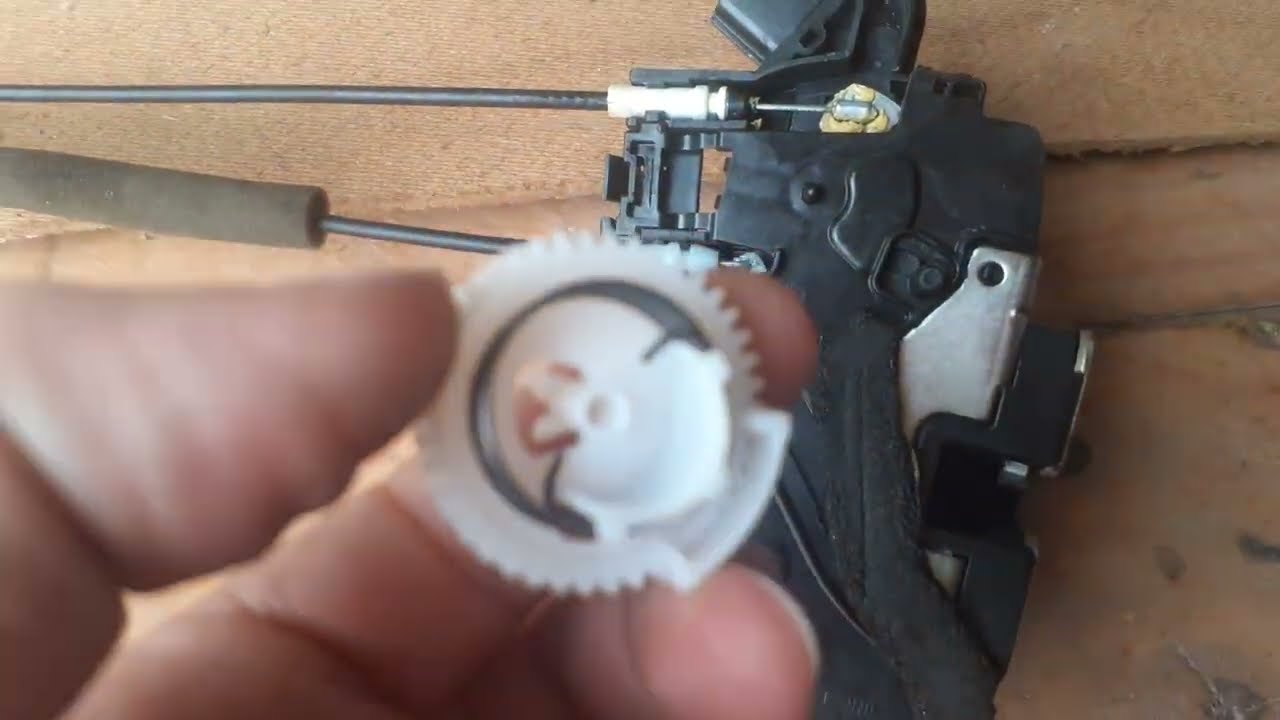 Porta nissan versa, march  fazendo barulho,  trava eletrica troca da engrenagem e mola #shopee #diy