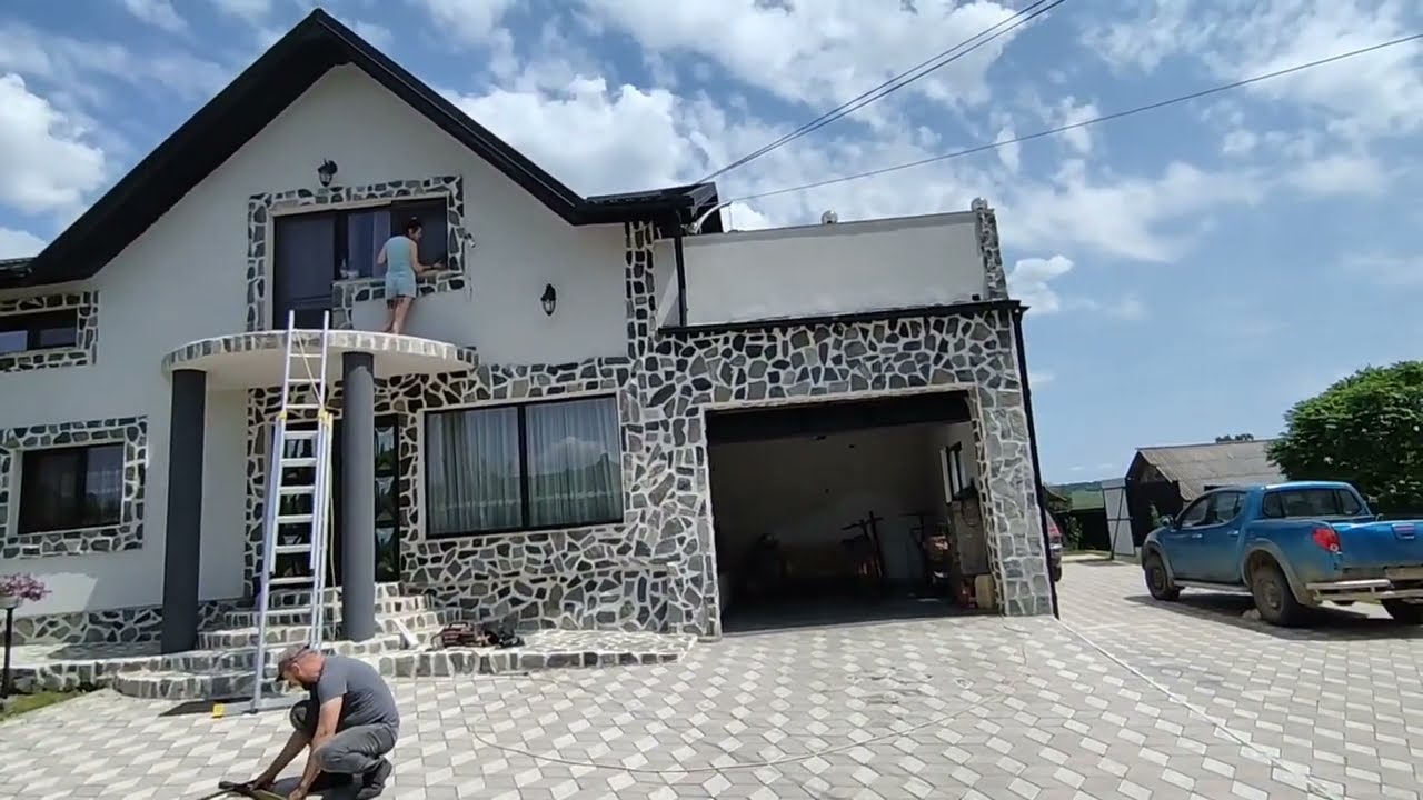 Construiesc o balustradă la balconul lui Tiberiu