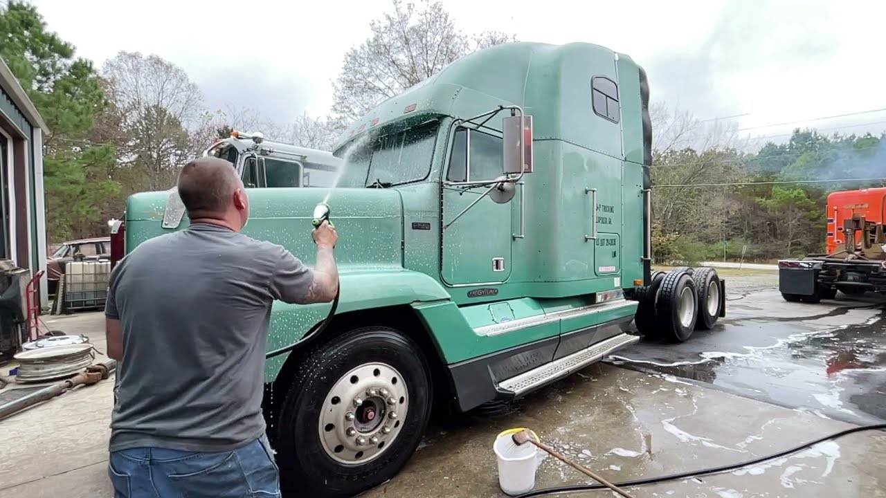 Freightliner FLD  Wash & Bumper Repair, Maybe A Little Drive