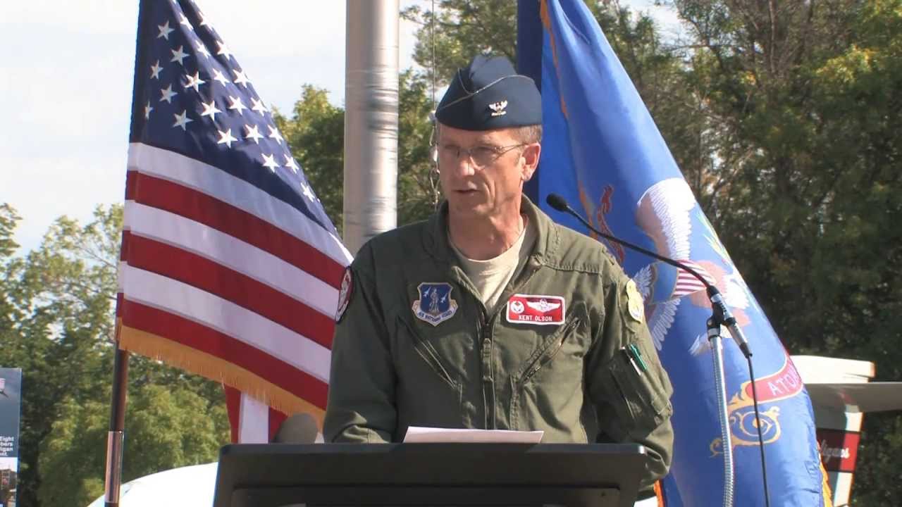 Wing Commander Speaks Prior to Last C-21 Flight