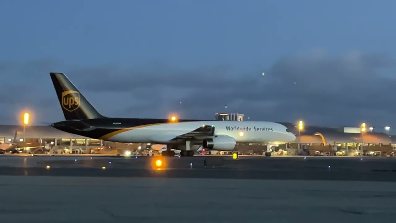 Boeing 757 Engine Sound Comparison - RB211 vs. PW2000
