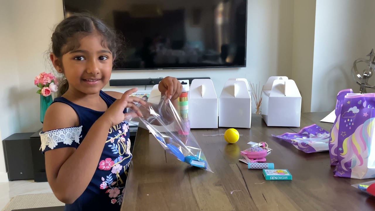 Packing Goodie Bags for My Birthday Party!