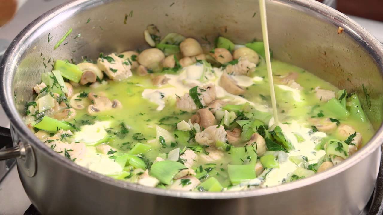 Family Size Turkey, Leek & Mushroom Pie | Good Chef Bad Chef S7 E21