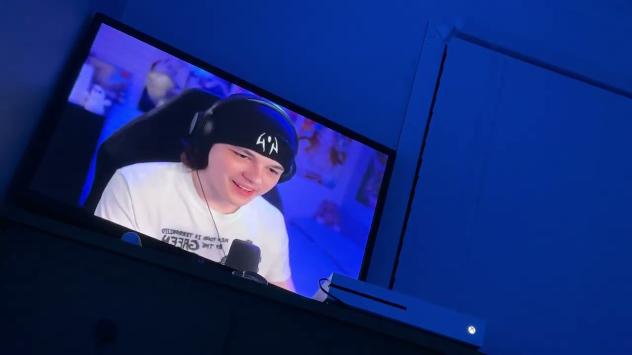 Reaction to I played 100 fnaf Roblox games (ft ghost place)