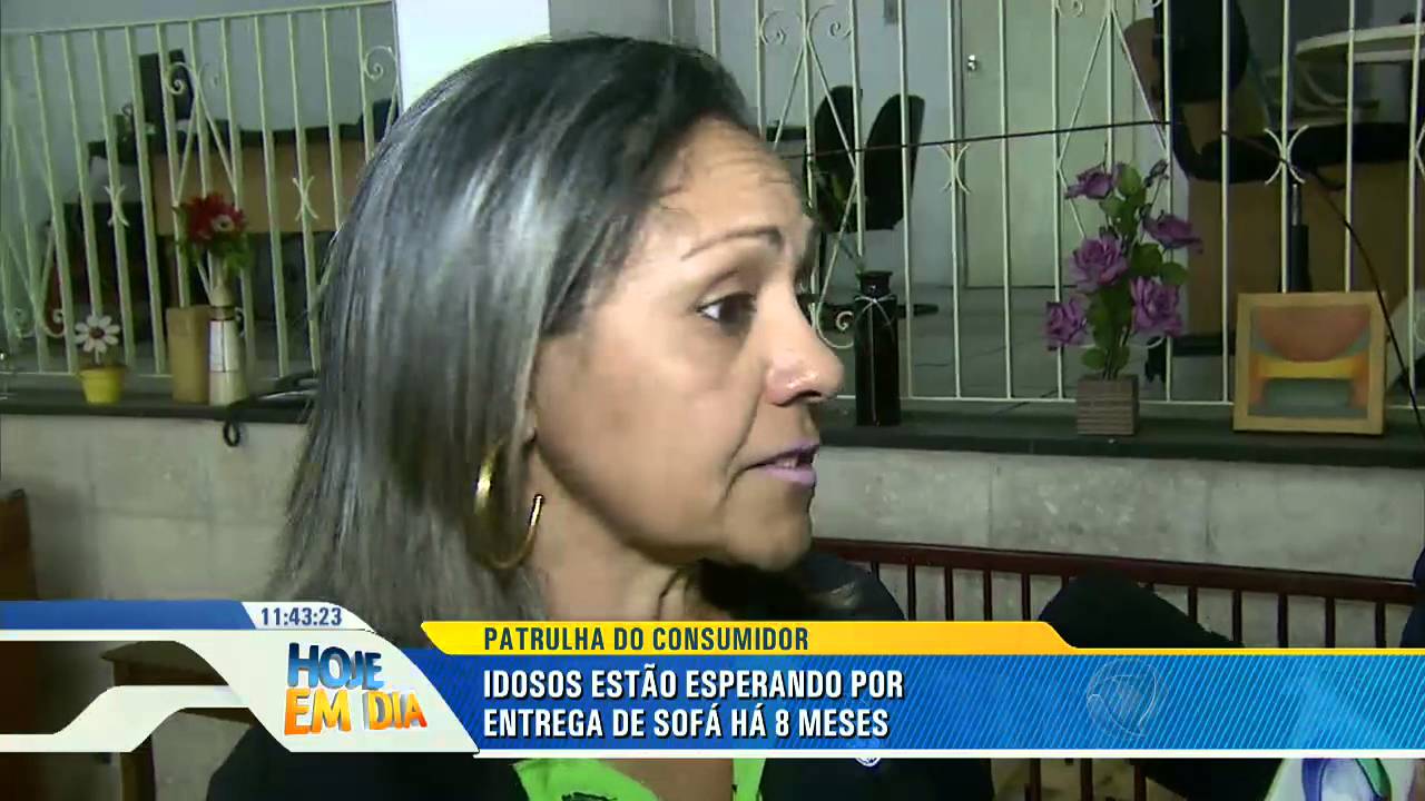 Patrulha do Consumidor: casal de idosos espera entrega de sofá há 8 meses