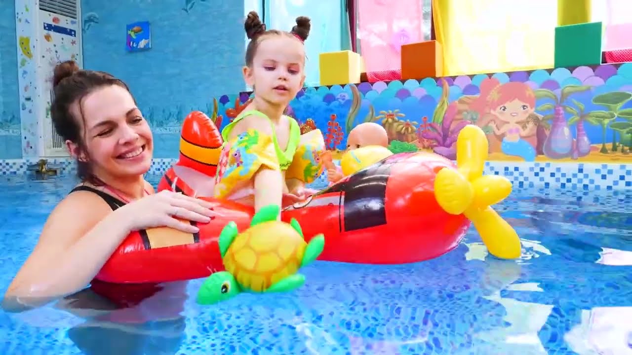 Puppen Mama Video mit Baby Born. Maya und Lina sind Rettungsschwimmer. Baby Puppen