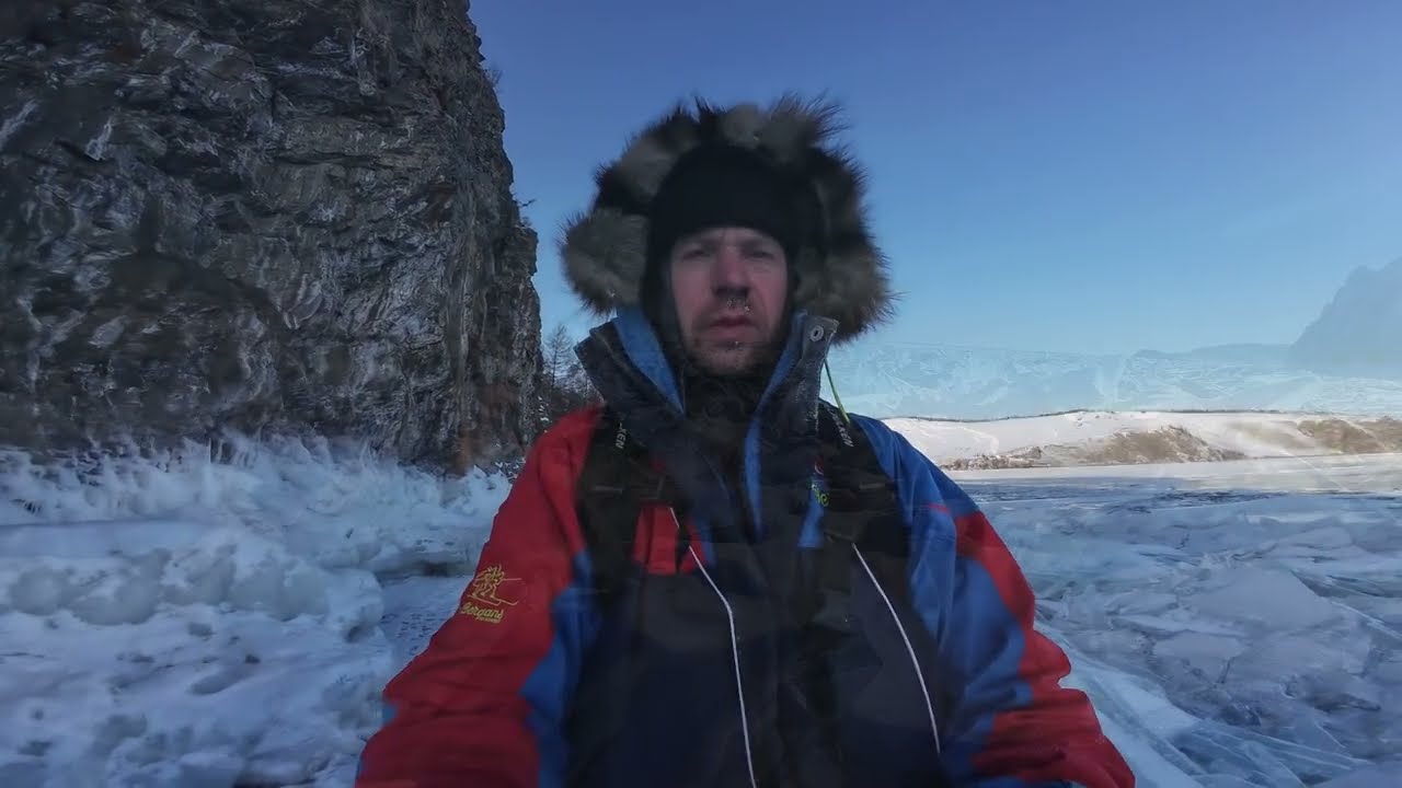 Syberyjska wieś nad jeziorem Bajkał.