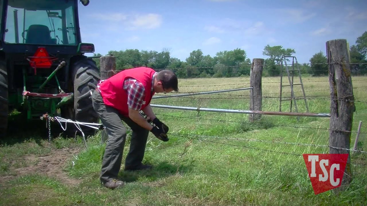 Как растянуть ограждение из колючей проволоки | Tractor Supply Co.