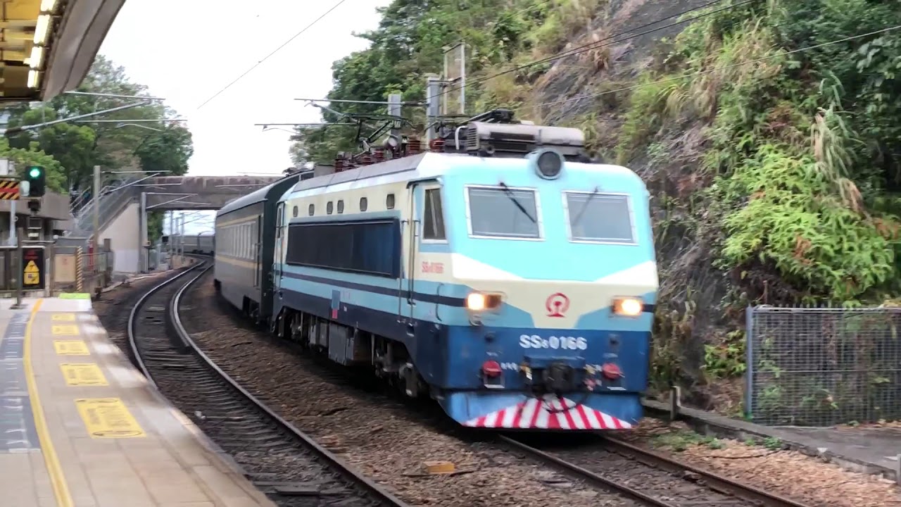 [直通車相遇] 滬九直通車Z99次及廣九直通車Z810次於大學站相遇