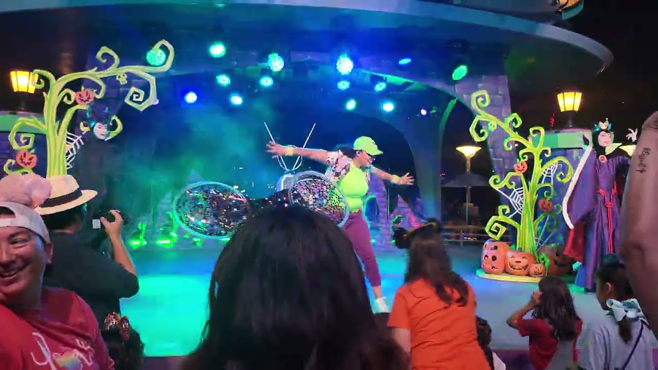 Disneyland Villain's Meleficent & Evil Queen Rotten to the Core with Kiki*I don't own rights to song