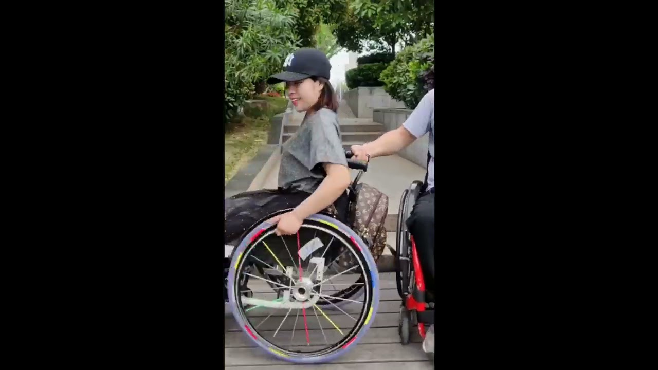 A couple with high paraplegia lives in a wheelchair every day