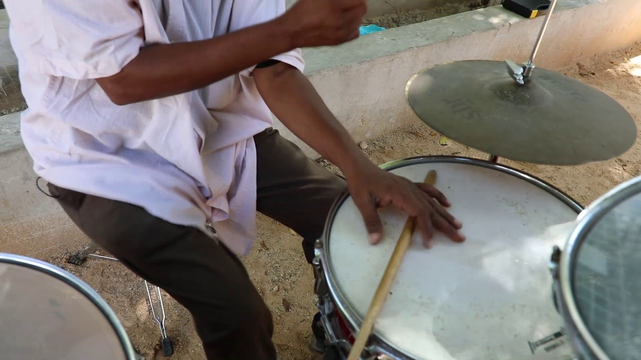 WAX KA BARO QEYB KA MID AH MUSIC OO UDUB DHAXAAD U AH FANKA