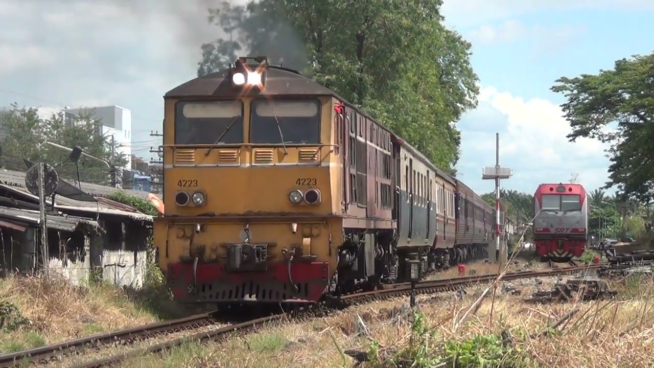 ขบวนรถเร็วที่168 กันตัง - กรุงเทพอภิวัฒน์ ออกจากสถานีรถไฟตรัง