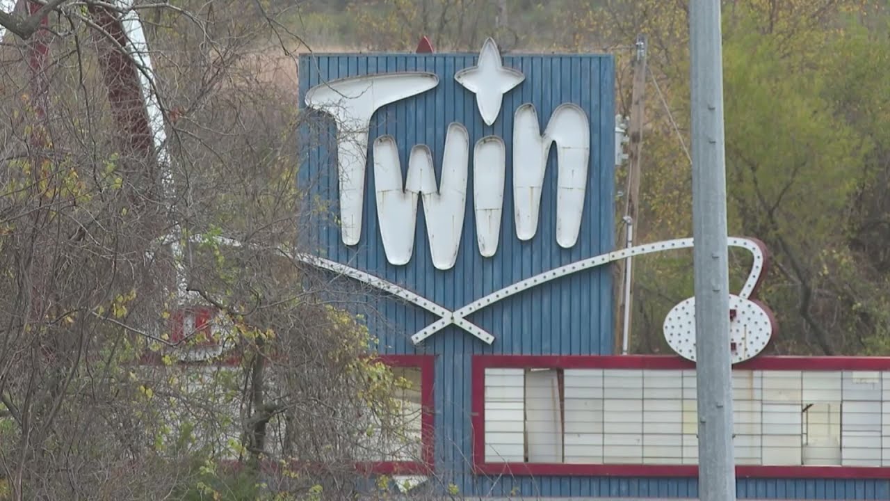 Historic Kansas City-area drive-in theater closing