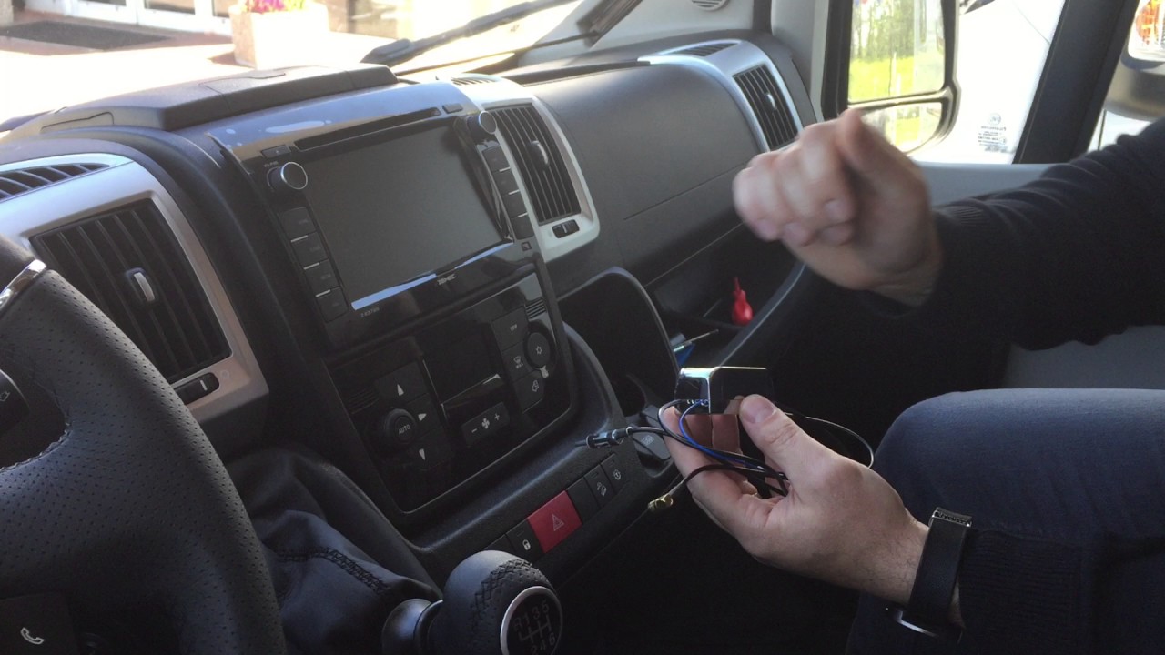 Instalace spliteru pro příjem DAB+ a posílení FM příjmu ve Fiat Ducato Zenec / Xzent