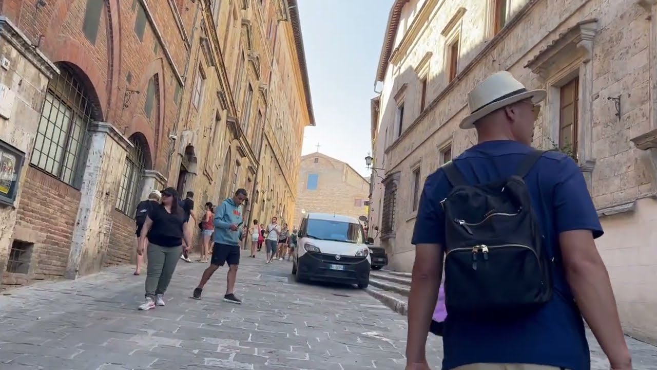 🇮🇹 Lost in the charming, narrow streets of Tuscany | Montepulciano 4K