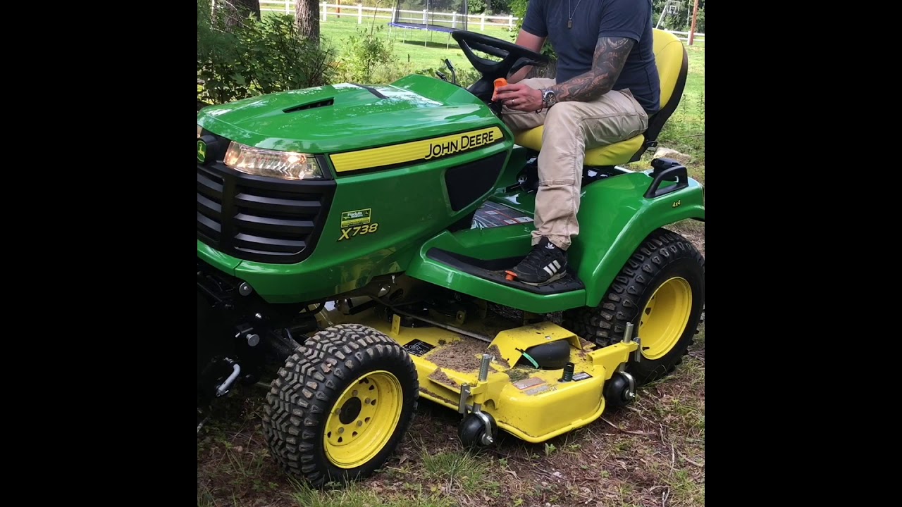 John Deere X738