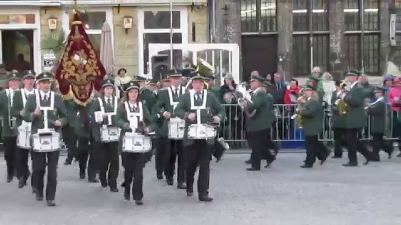 taptoe Veurne met KONINKLIJKE FANFARE HOUTHEMNAERE BLYFT TE GAERE