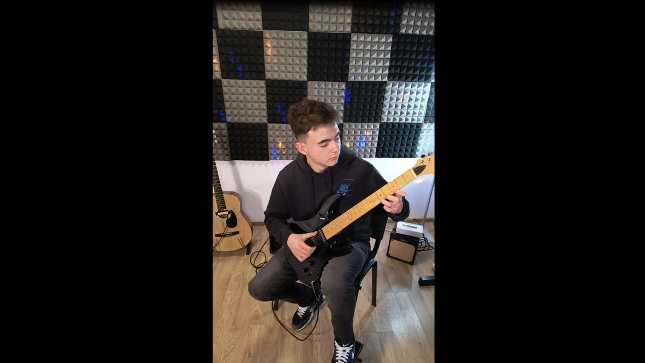 Rock electrizant la Centrul Vivace: Colaj „Ziua Vrăjitoarelor” (Cargo) și „Smoke on the Water”
