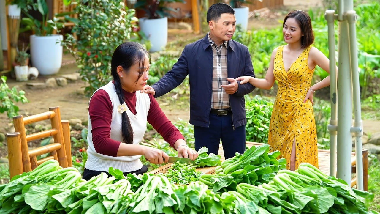 Homemade Fermented Pork in Bamboo Tubes — Sold Fresh at the Market with AN and Little daughter