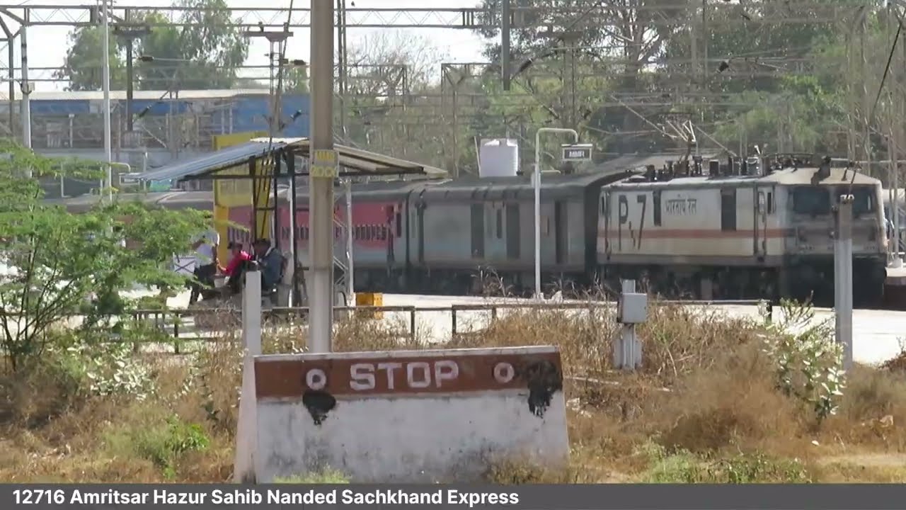 Pune Danapur Express Arriving Manmad Jn. and Crossing Goa Express