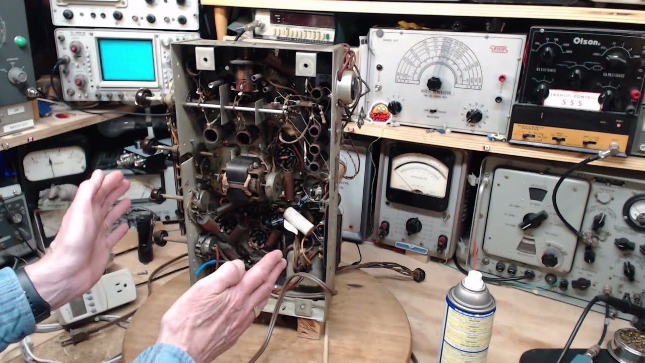 Gigantic RCA Victor Model 911KG Video #4 - Audio Circuit Capacitors