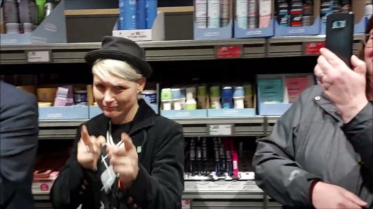 Pfandflaschenaktion mit Michl Müller
