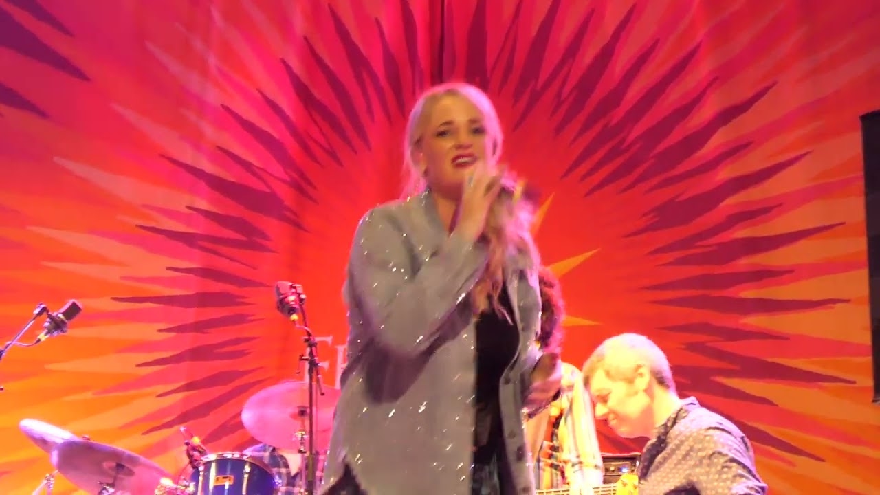 ELLES BAILEY    BETTER DAYS ( CATFISH COVER)   COSTA FESTIVAL   IBIZA 2025