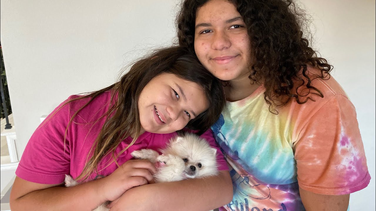 MARY AND IZZY GET A NEW PUPPY - IZZY CRIES!!!