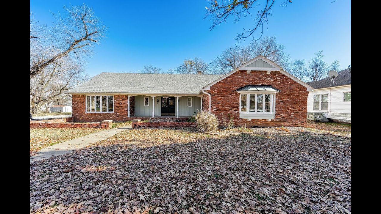 NEW LISTING: 1503 Central St Harper KS 67058