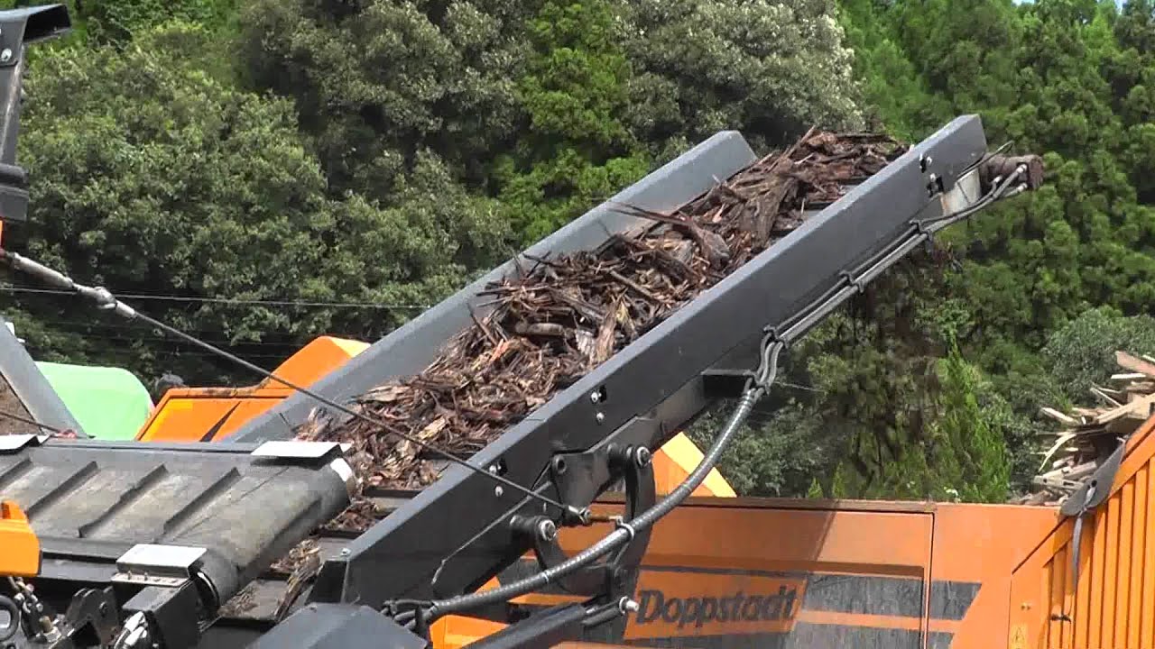 2012 08 24 10 44 00 doppstadt DW3060K and AK635 shredding railway sleeper