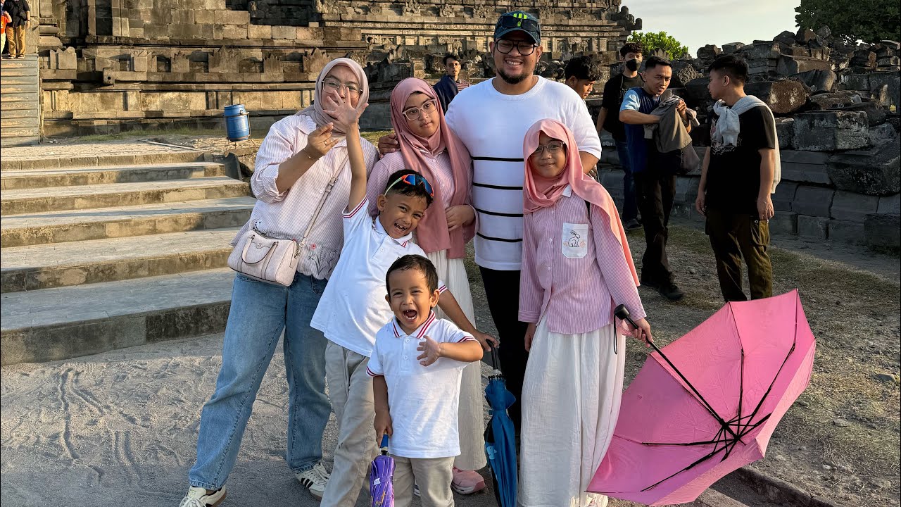 Farabies Family dan crew Kals and Frey outing berjalan-jalan ke Jogja. Kmana aja yaaaa