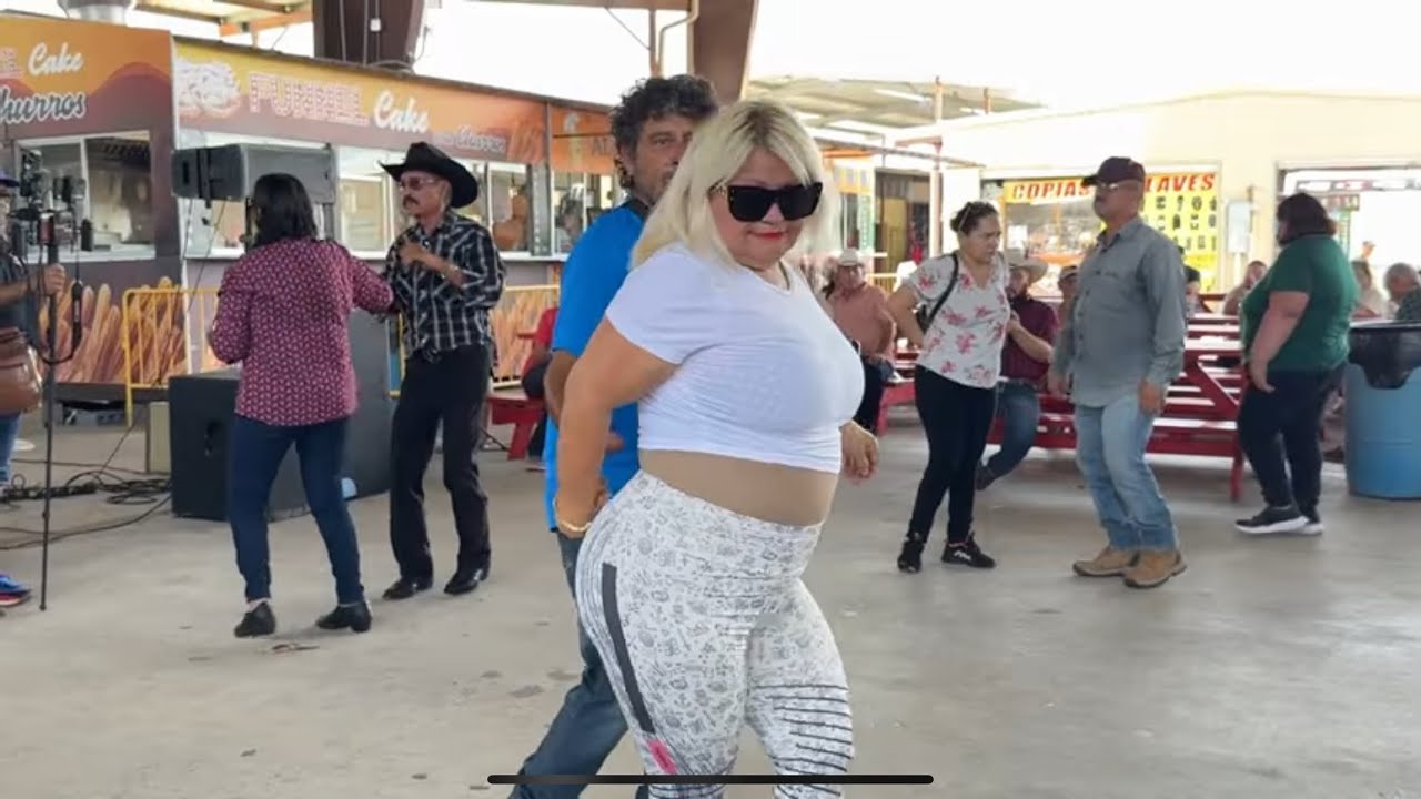 Sábado de baile en la pulga de Álamo Texas 