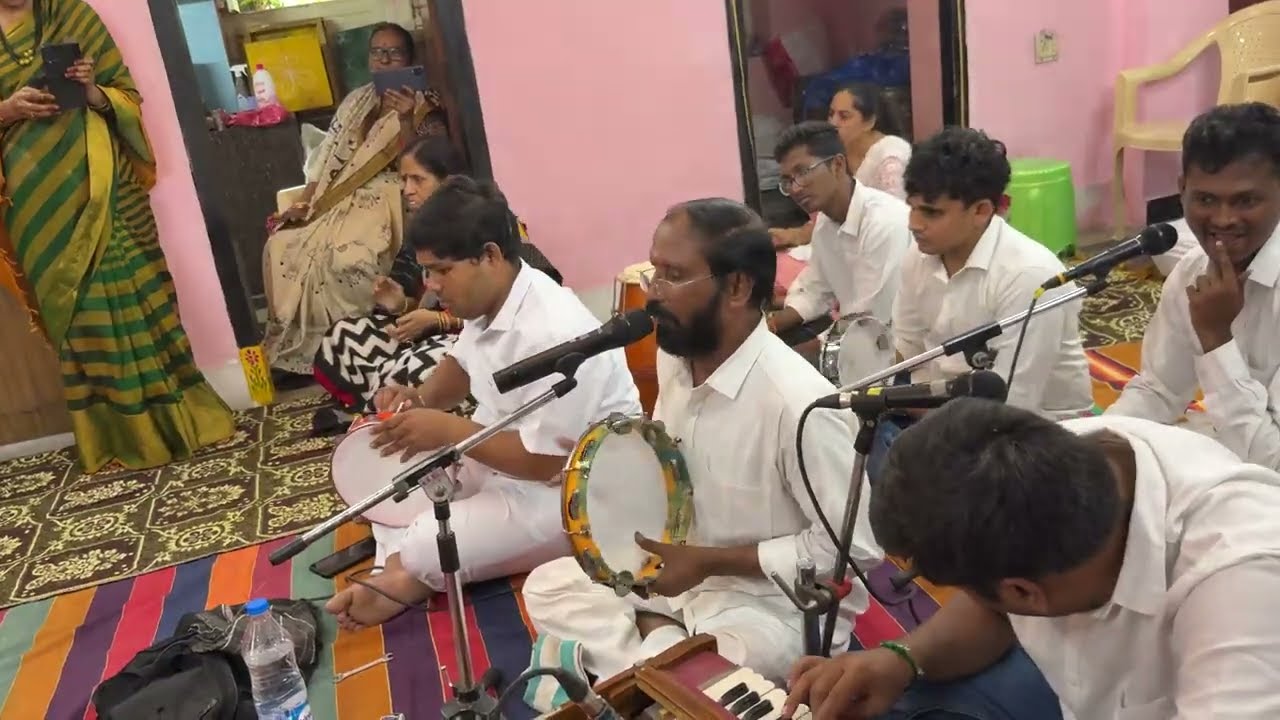 Vanamali RadhaRamana Giridhari Govinda || SathyaSai Bhajan