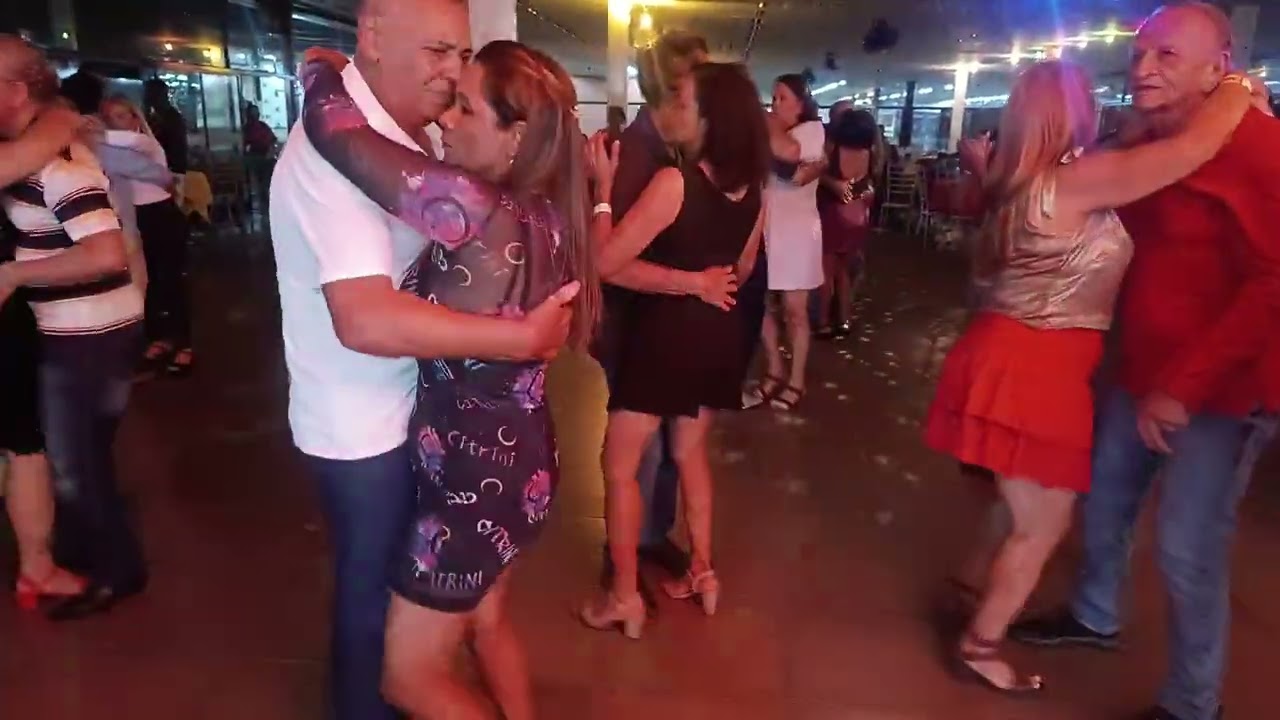 ao vivo bailão do Marcosaugusto  são da portuguesa ficou lotado
