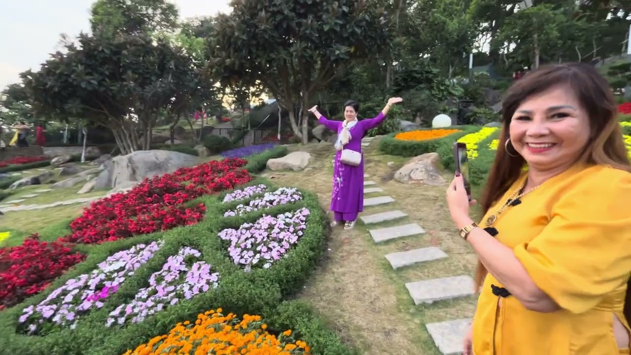 Vườn hoa núi Bà Đen đẹp như Đà Lạt toàn hoa tulip không