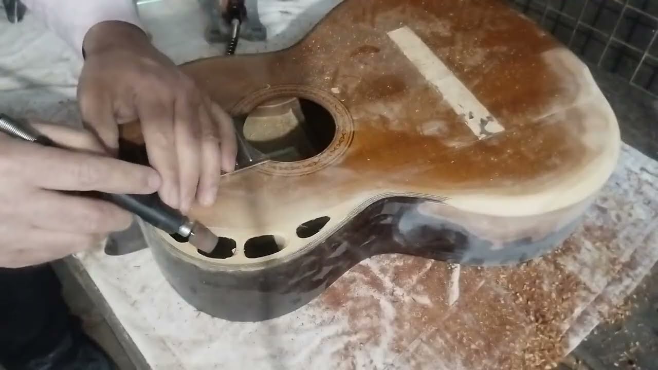 restauración guitarra gracia  antigua casa nuñes