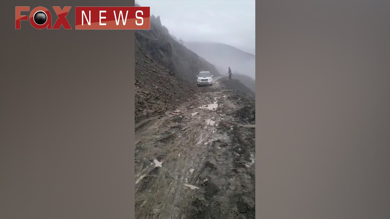 Rreshqitja e rruges ne fshatin Serice, banoret pastrojne vullentarisht inertet