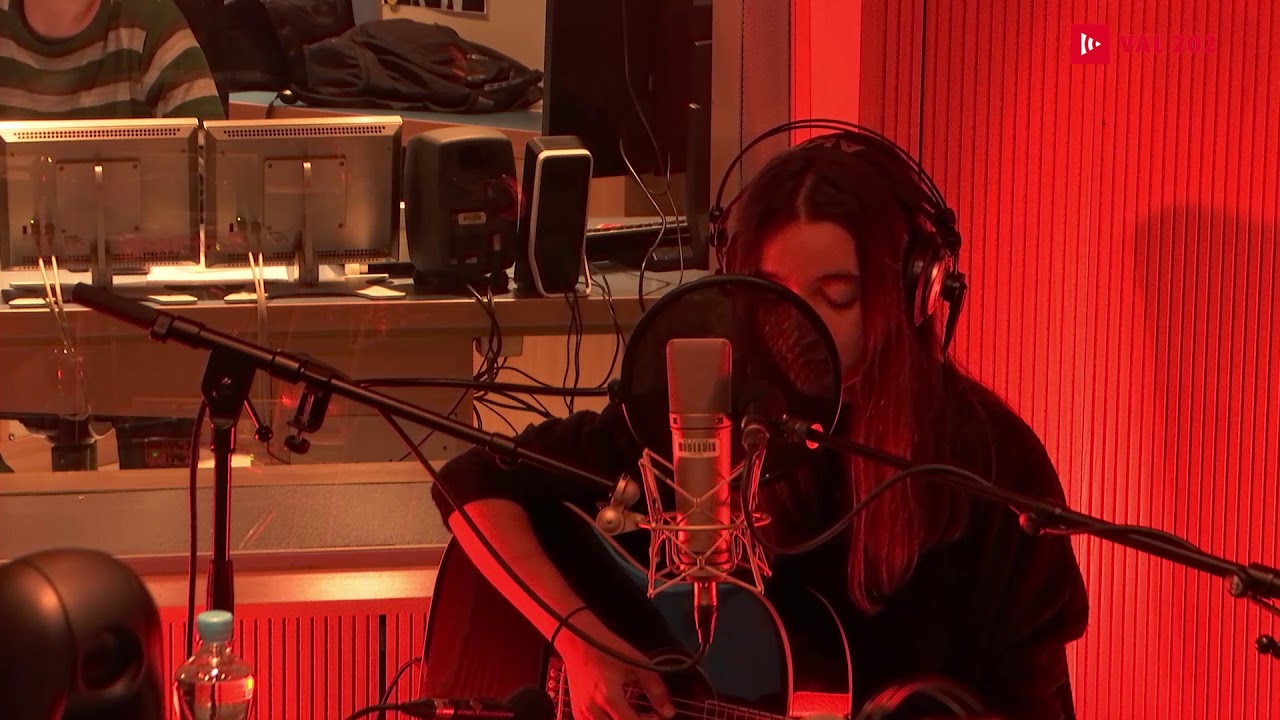 Zala Kralj - The Fall Street [Jutranji koncert pri Andreju]