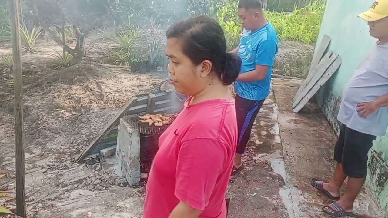 BBQ DI BELAKANG RUMAH.