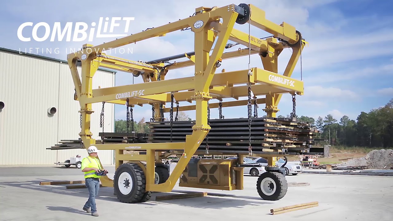 Combilift Straddle Carrier voor lange en zware ladingen