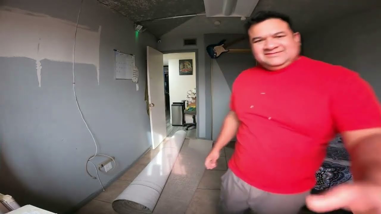 instalando una alfombra en mi habitación