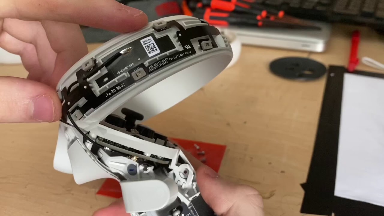 Oculus Quest 2 Controller Partial Teardown