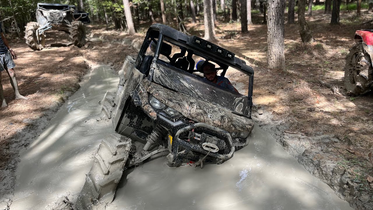 Big can ams gets stuck in peanut butter at Sabine atv park !!!!