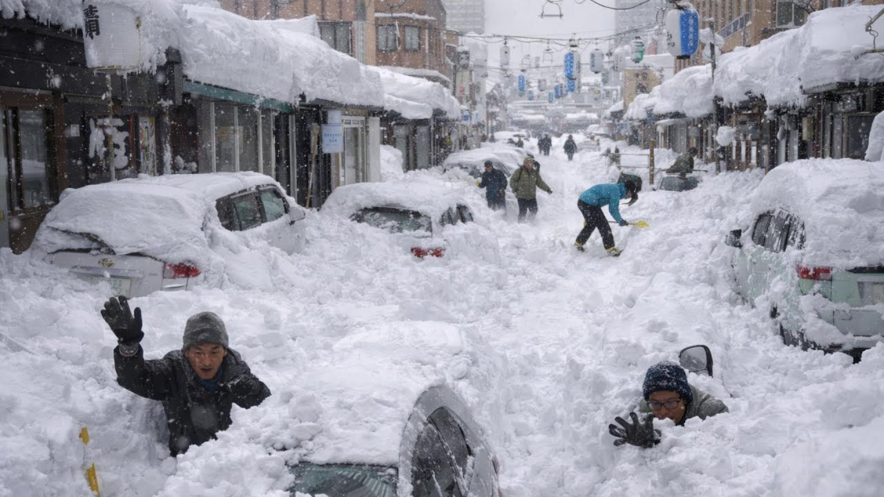 Chaos in Japan! The worst snowstorm ever hit Sapporo, Hokkaido, leaving the city buried in snow.