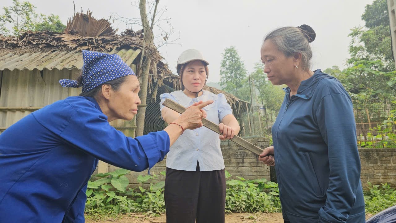 &ldquo;Nhượng&rsquo;s mother is insulted but refuses to submit. A clash breaks out.&rdquo;