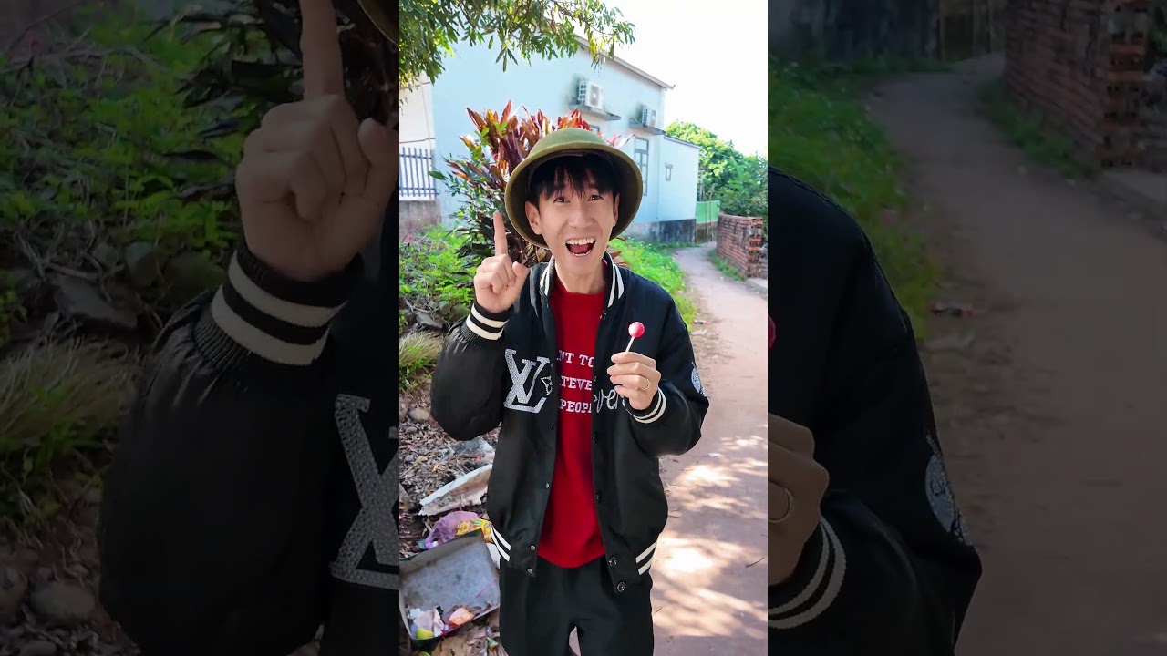 Cậu Bé Tốt Bụng Tặng Vỏ Đồ Ăn | Kind Boy Gives Food Scraps 💕😊