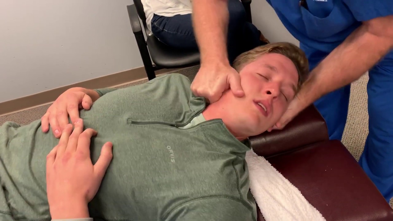 Houston Chiropractor Dr Greg Johnson Adjust Houston Man With Herniated Disc & Sciatica
