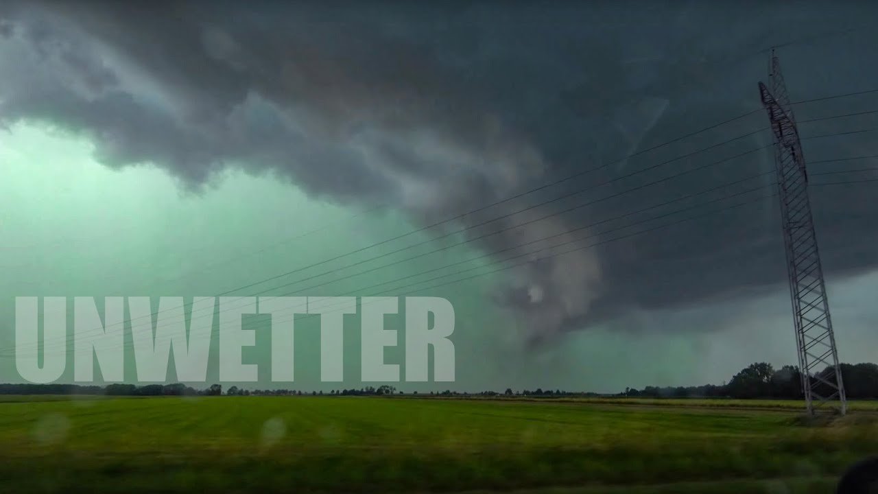 Starkes UNWETTER in Deutschland, tolle Sturmjagd eines GEWITTER mit spektakulärem Sonnenuntergang