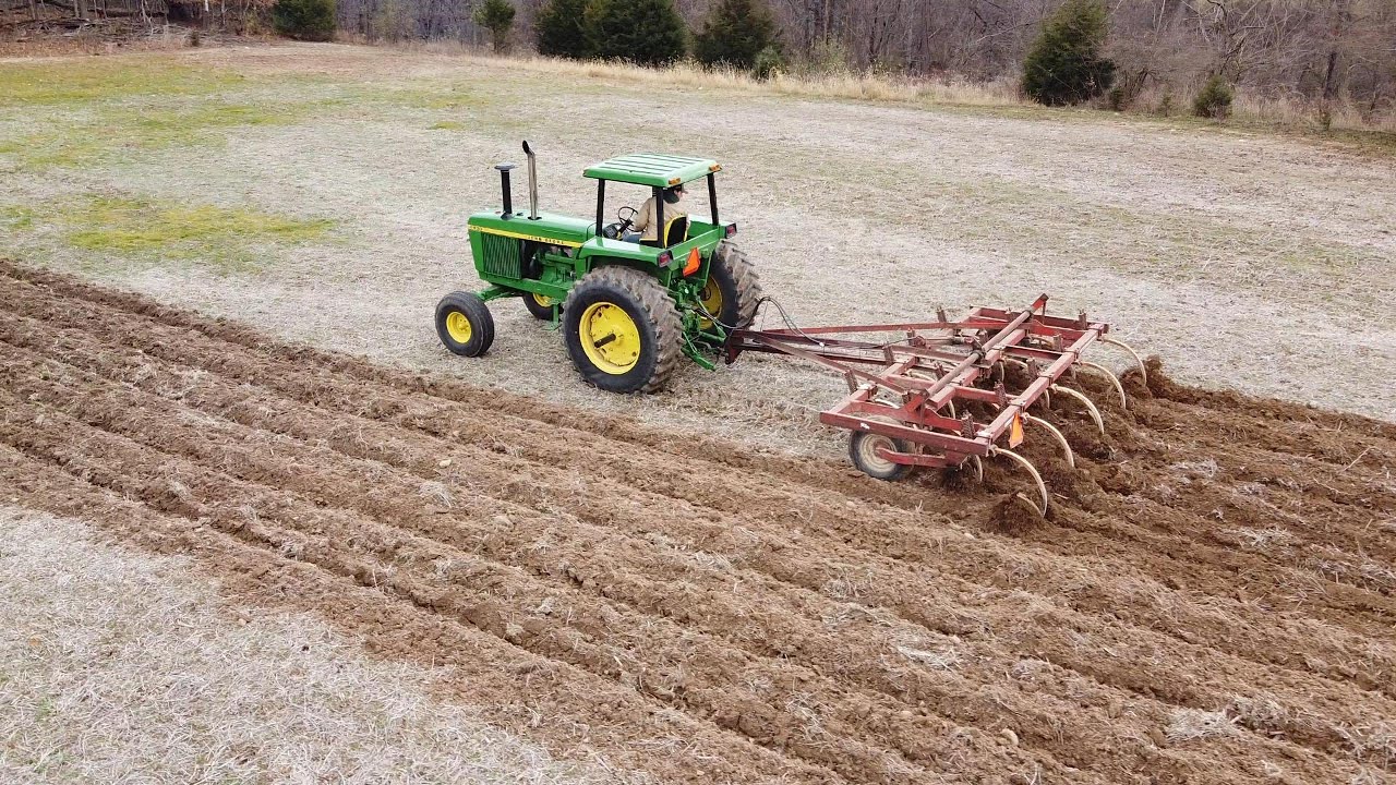 Chisel plowing with the 4430